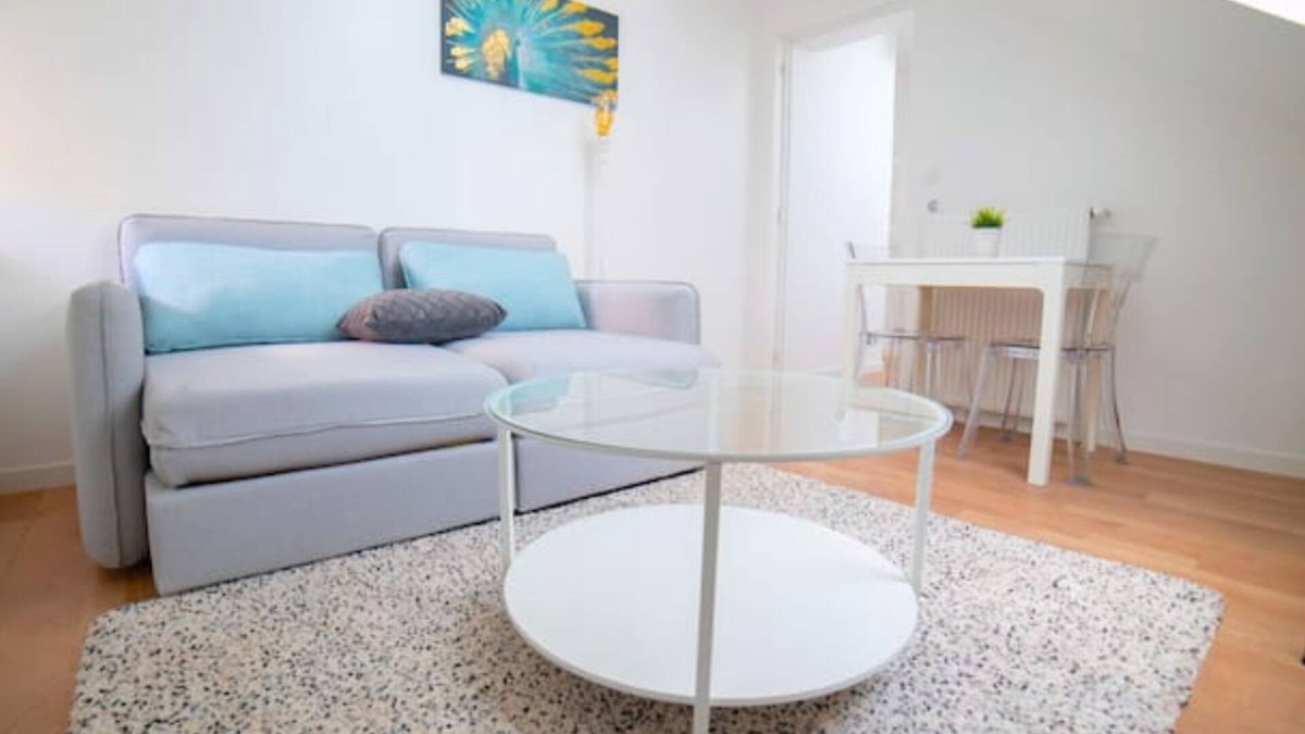 Lons-le-Saunier Apartment | App* 2/3 pers "Nuage" ☁️ Air-conditioned with garden