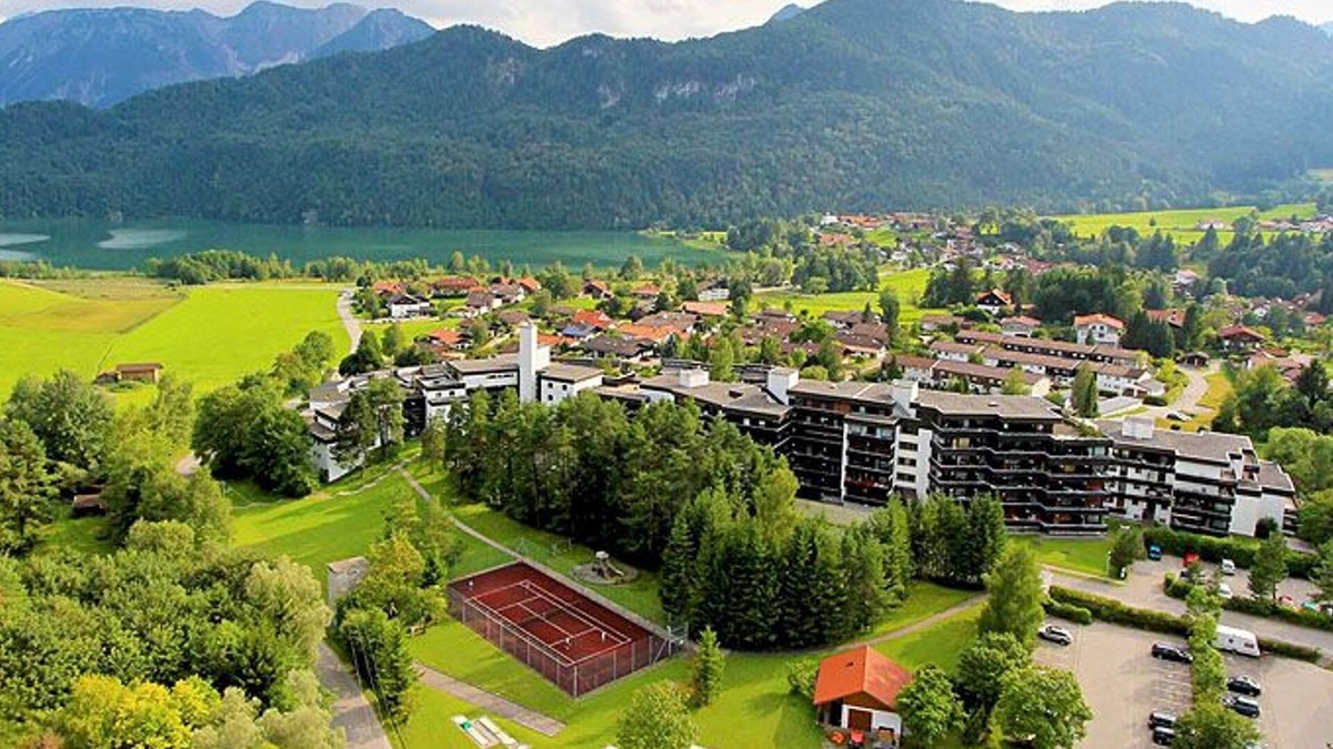 Fuessen Apartment | App 3/219 - Gemütliche Fewo für 2-4 P m. Balkon + Bergblick - Ferienappartements Weissensee