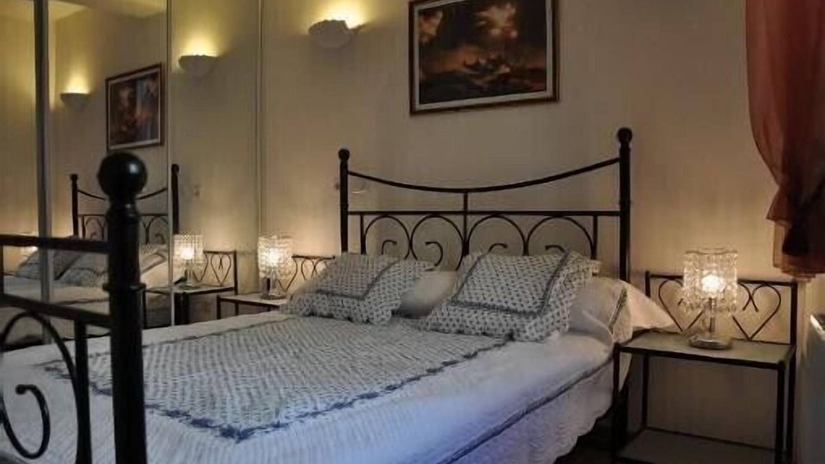 Carcassonne Apartment | App. at the foot of the Cité, private parking SPECIAL OFFER July-August 20% discount.