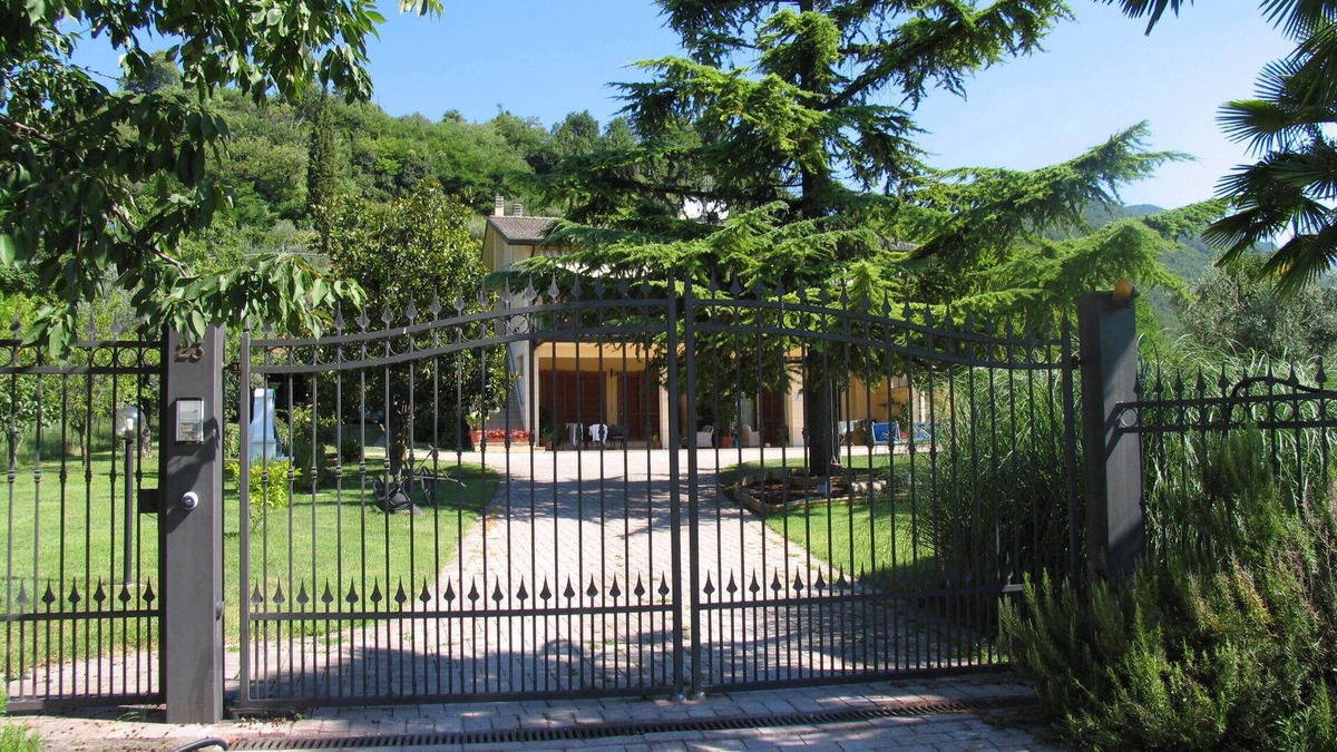 Roe Volciano Apartment | App. Margherita with swimming pool - surrounded by greenery for relaxing holidays
