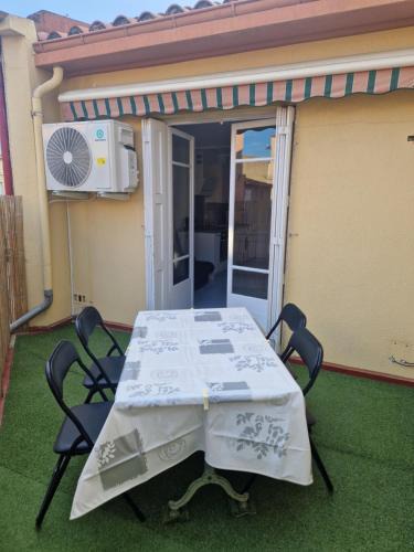 Saint-Hippolyte Apartment | Appartement avec terrasse Saint Laurent de la salanque