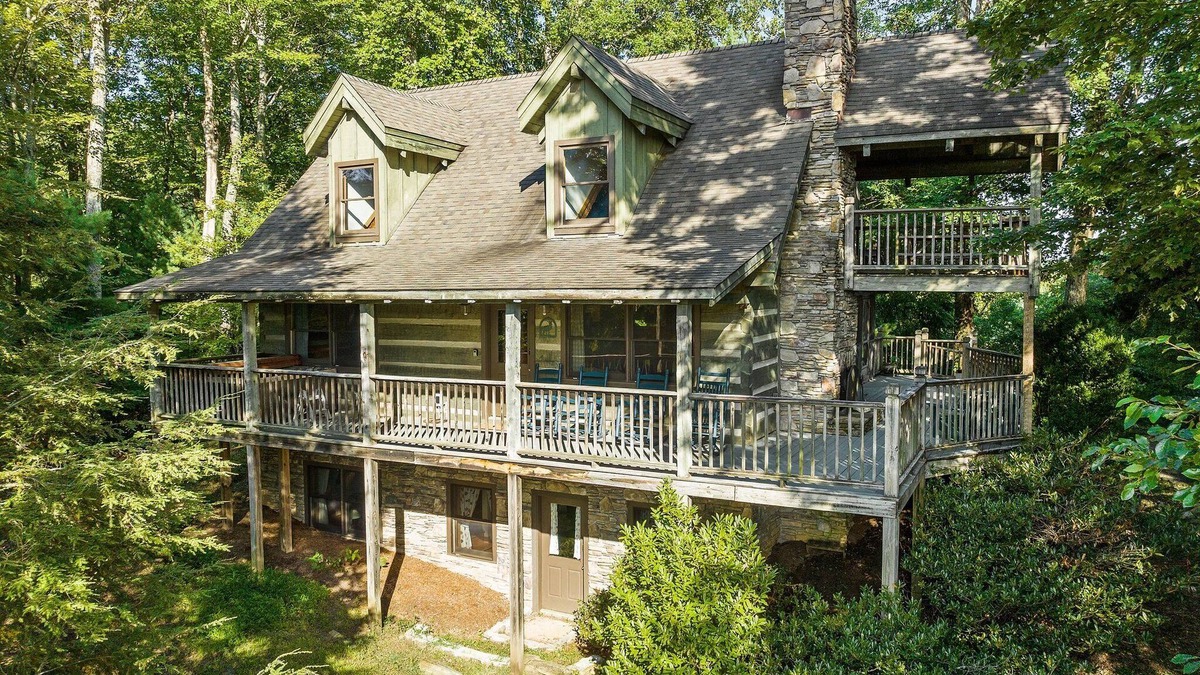 Ferguson Cabin | Appalachian log cabin in Leatherwood Mountains with 2 bdrms + loft, Views