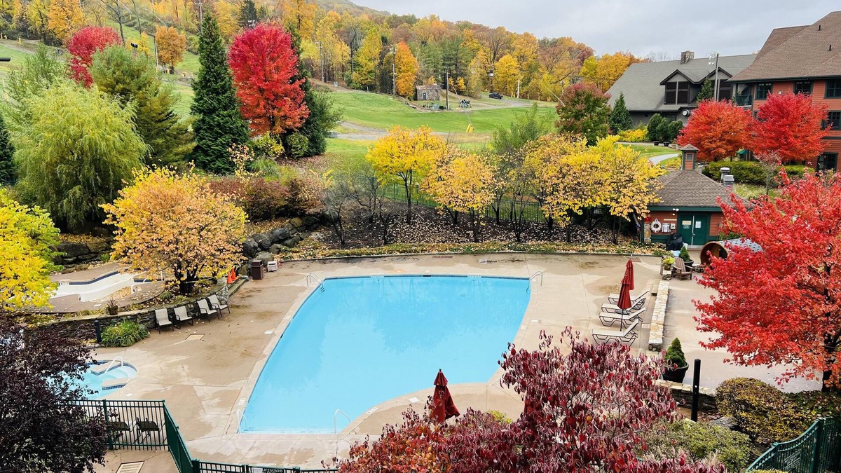 Vernon Condo | Appalachian @ Mtn Creek Pool Hot Tubs Sauna Gym Deck Mtn Front #316