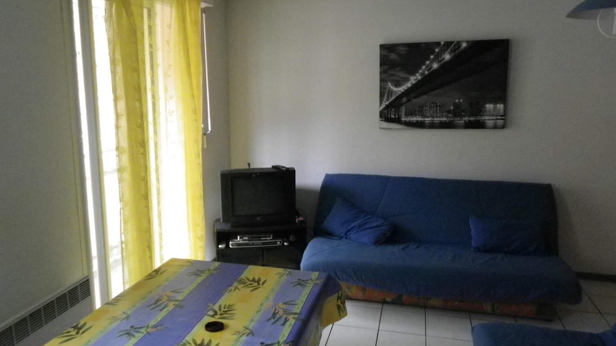 Luz-Saint-Sauveur Apartment | APPART 4/6 2 * 400m from the center TARIFF HTE 240 BS 200 euros CURE 445e Cheq vacance