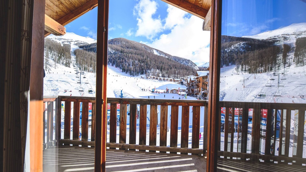 Les Orres Apartment | Appart 4 Personnes aux Orres 1800 south facing with magnificent mountain view