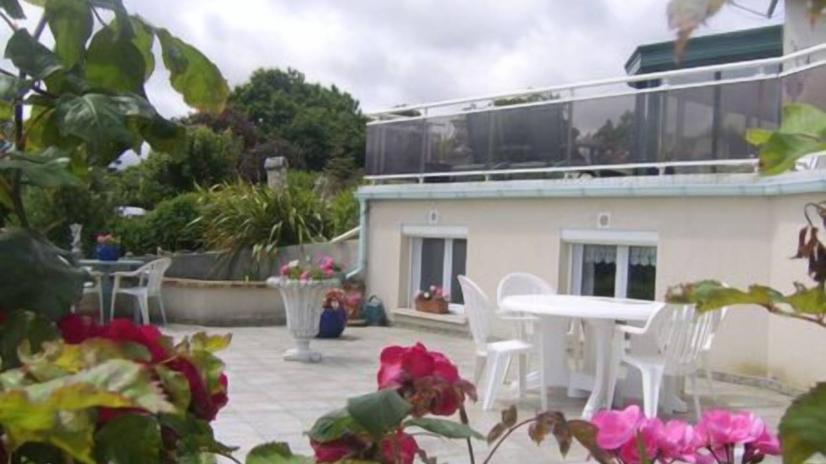 Ploubazlanec Apartment | appart beautiful sea view, flowered terrace 3km from Brehat Island with spa