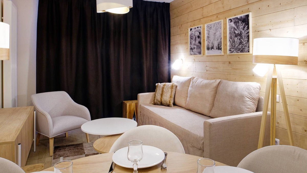 Eclose-Est Condo | Appart Charmant au Alpes | Gym, Piscines + Wifi!