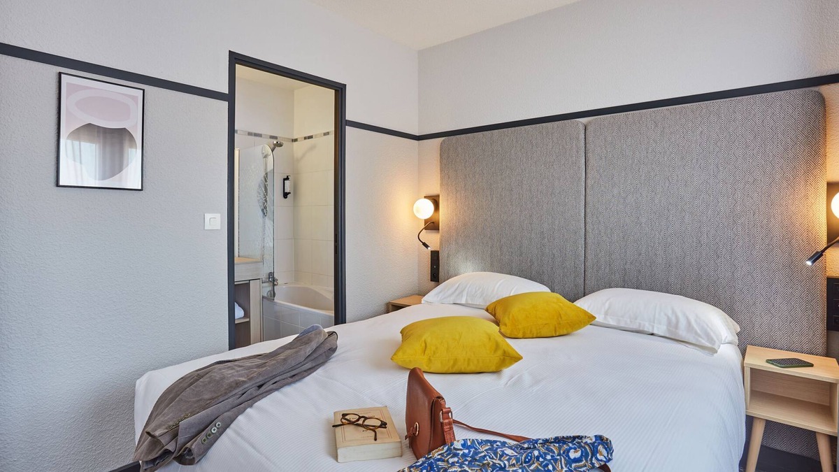 Couronne Urbaine Condo | Appart Climatisé | Proche du Golf !