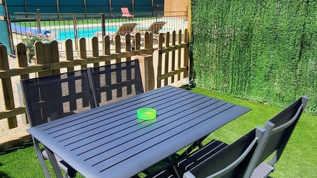 Tarascon Apartment | Appart'Estel 2 pers en campagne avec accès piscine