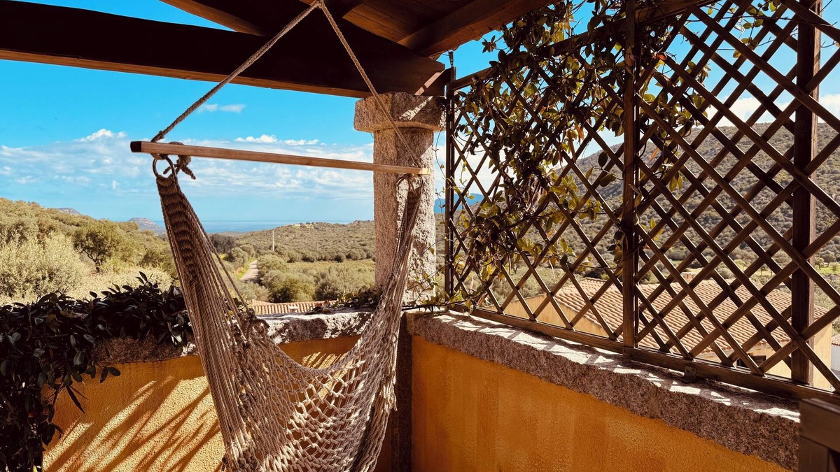 Tiriddo Apartment | APPART COSY is located near the beautiful beaches with a view of Isola di Tavolara