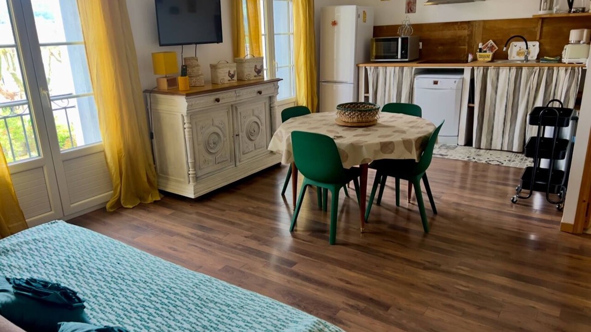 Bedarieux (ornac) Apartment | Appart N° 6/T2 separate bedroom