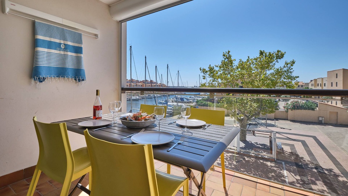 Port Rive Gauche Apartment | appart. new in quiet residence. Swimming pool and parking. beautiful view of marina