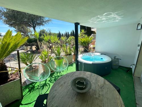 Villalbe Apartment | Appart-one terrasse jacuzzi parking