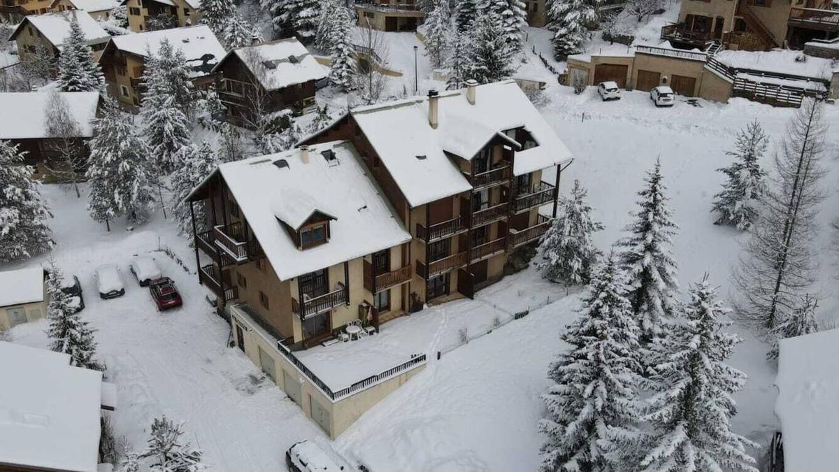 Montgenevre Apartment | Appart. Quiet 2P, south-facing balcony and box, 6 kms from Briançon and Montgenèvre,