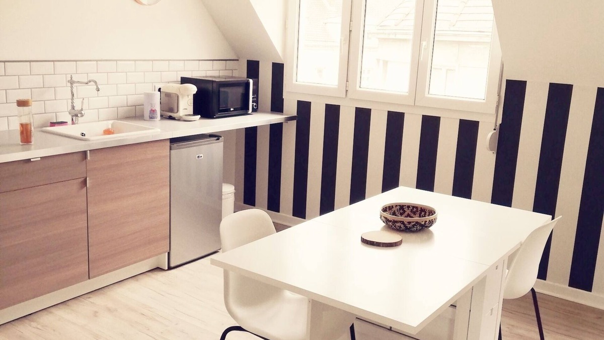 Le Creusot Apartment | Appart Rétrot-Apartment-Family-Ensuite with Bath