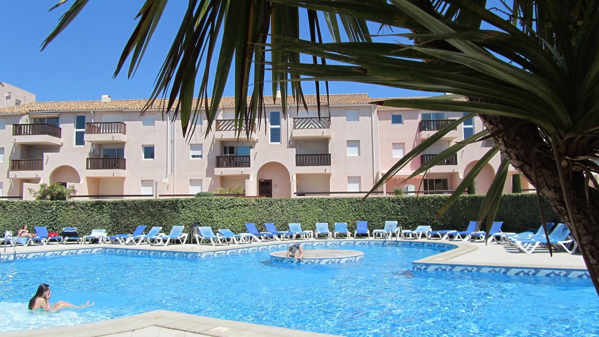 Saint-Cyprien Plage Apartment | Appart.St-Cyprien Private residence Handicap access Swimming pool Private parking Shops