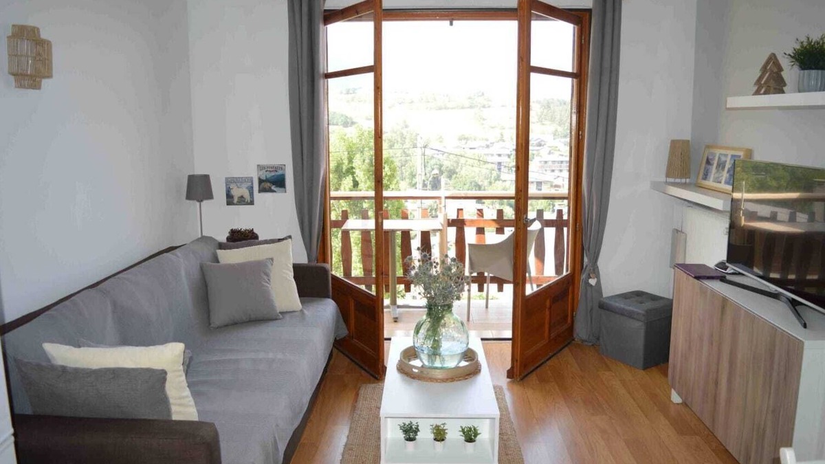 Saillagouse House | Appart T2 économique 2/4 pers - vue sur la Cerdagne - chauffage compri