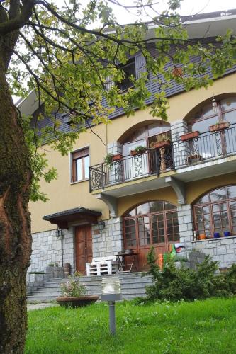 Magreglio Apartment | Appartamenti La Menaresta quiet & relax near Bellagio