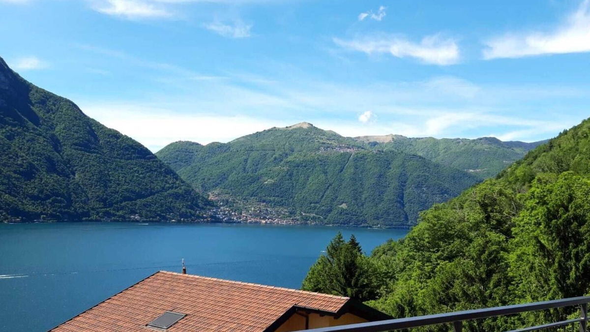 Nesso Apartment | Appartamento "2 Il Tornante" with Lake & Mountain Views, Wi-Fi, A/C & Balcony