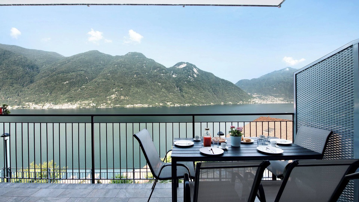 Nesso Apartment | Appartamento "3 Il Tornante" with Lake & Mountain Views, Wi-Fi, A/C & Balcony