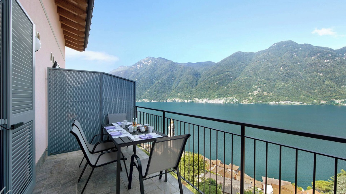 Nesso Apartment | Appartamento "7 Il Tornante" with Lake & Mountain Views, Wi-Fi, A/C & Balcony