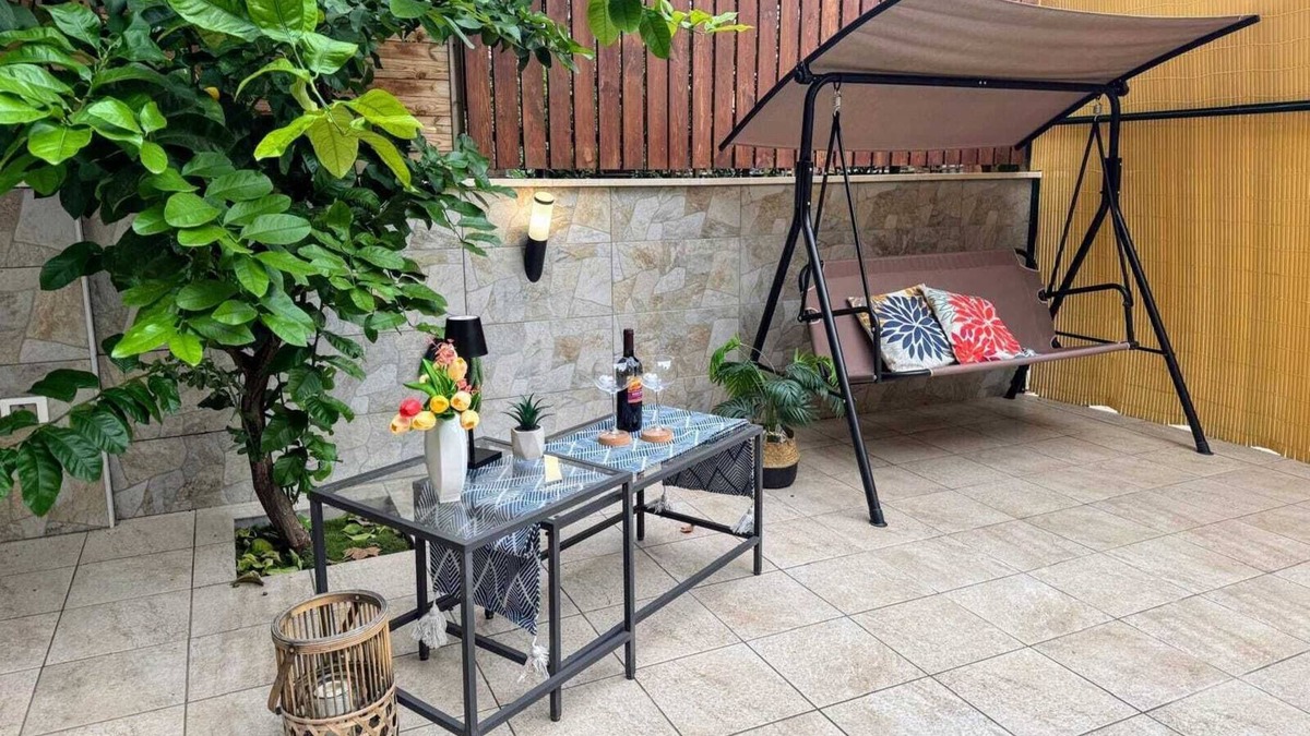 Cinecitta Apartment | Appartamento agli Acquedotti, with private garden