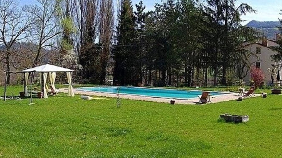 Montone House | Appartamento Aria B: A graceful apartment located on top of a small hill, with Free WI-FI.