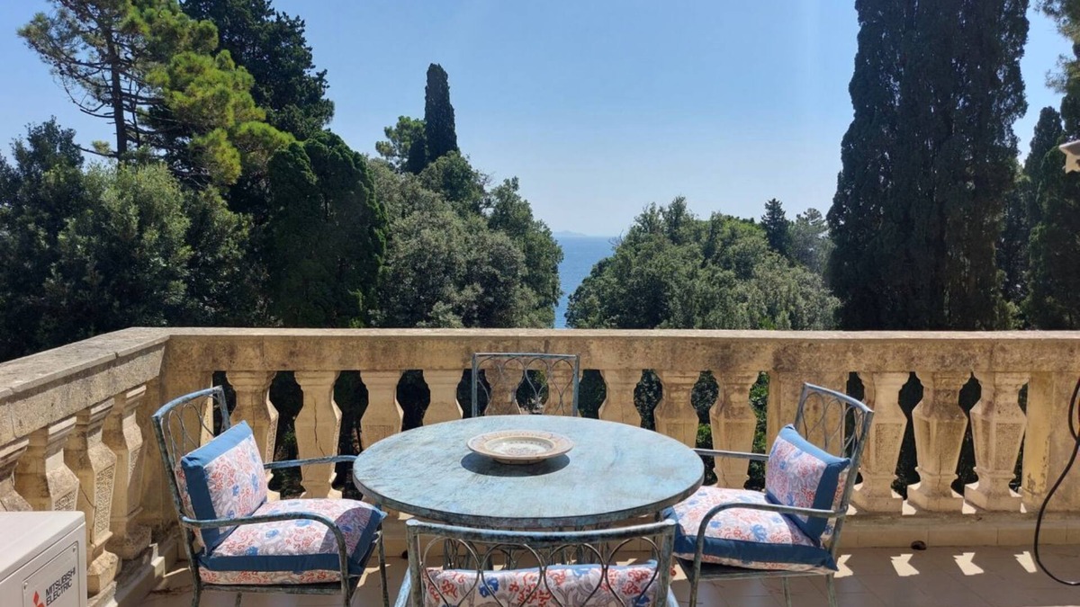 Cavo Apartment | Appartamento con Terrazza Vista Mare , Aria Condizionata Accesso al Mare