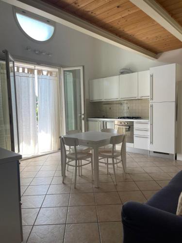 Lido di Savio Apartment | Appartamento IL GLICINE a piano terra zona tranquilla a due passi dal mare