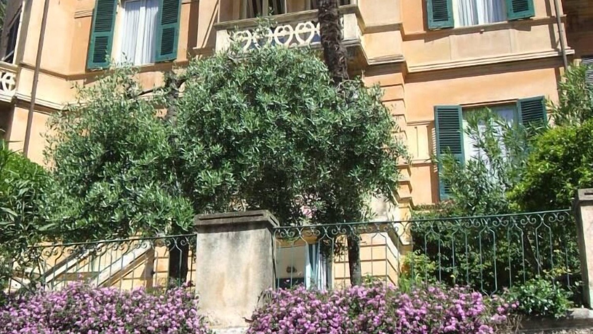 Levanto Apartment | Appartamento in tipica villa liberty ideale per una vacanza tra ulivi e oleandri