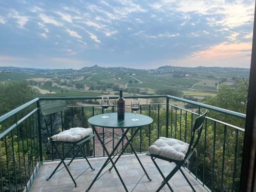 Agliano Terme Apartment | Appartamento panoramico in collina