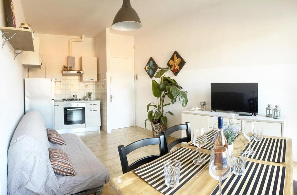 Mazzanta Apartment | Appartamento Quelli Della Notte a La Mazzanta by Zoom In Earth
