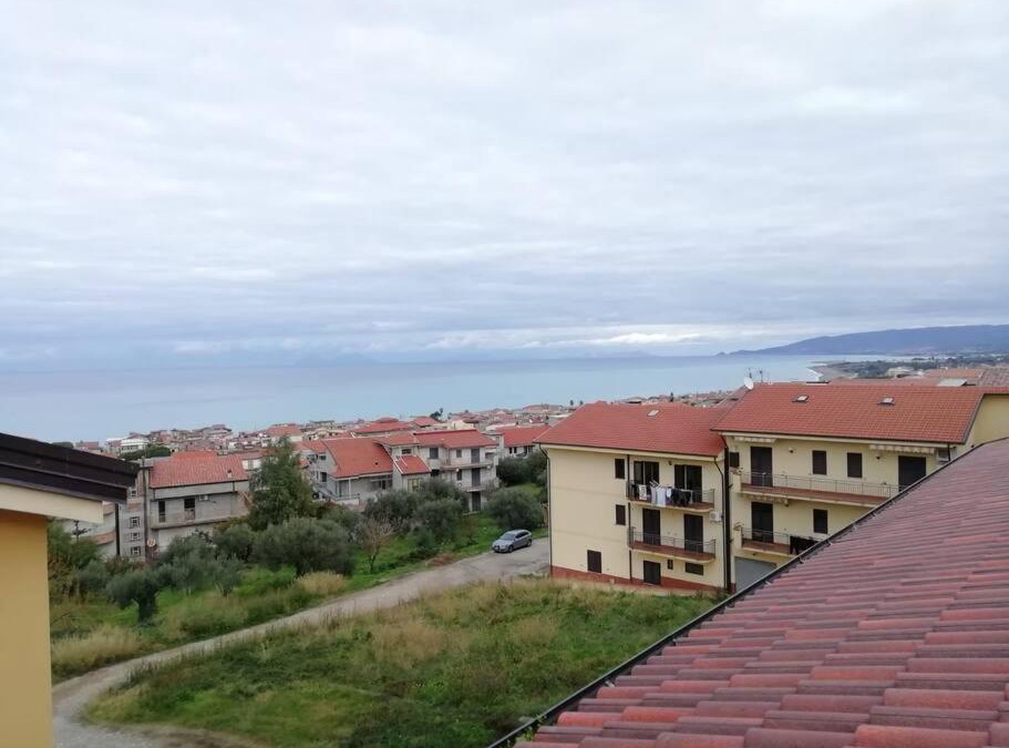 Acquedolci Apartment | Appartamento raffinato vista isole Eolie