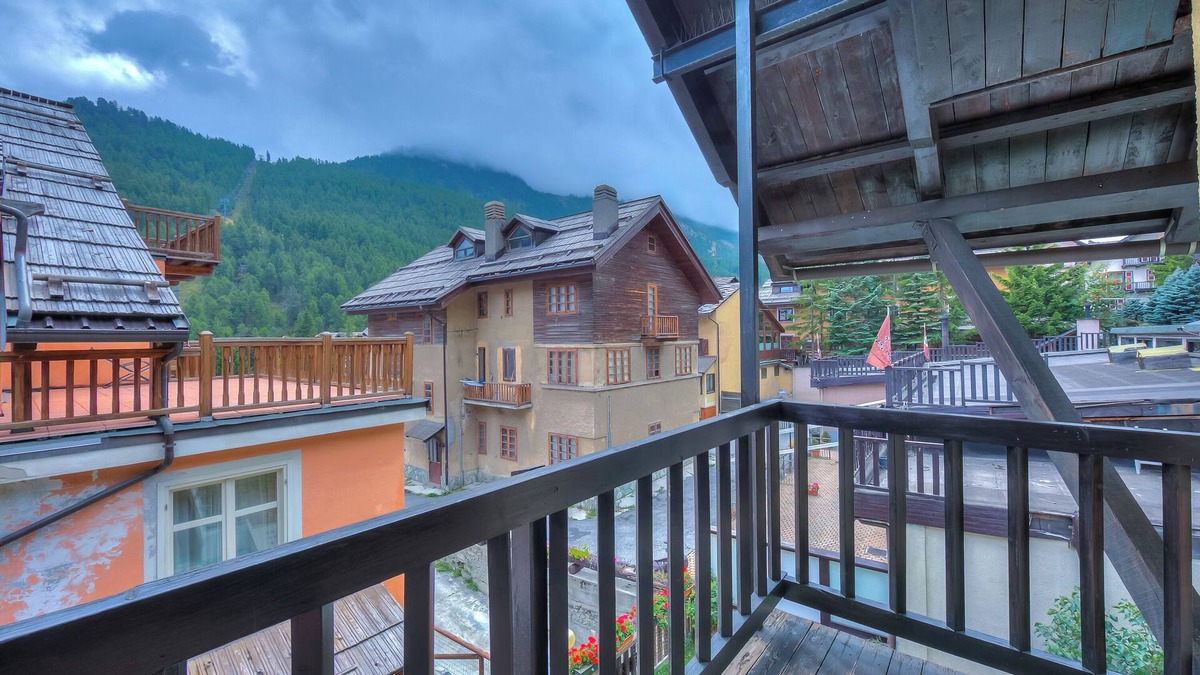 Claviere Apartment | Appartamento Rochebrune 200m from Ski, Claviere, Italy
