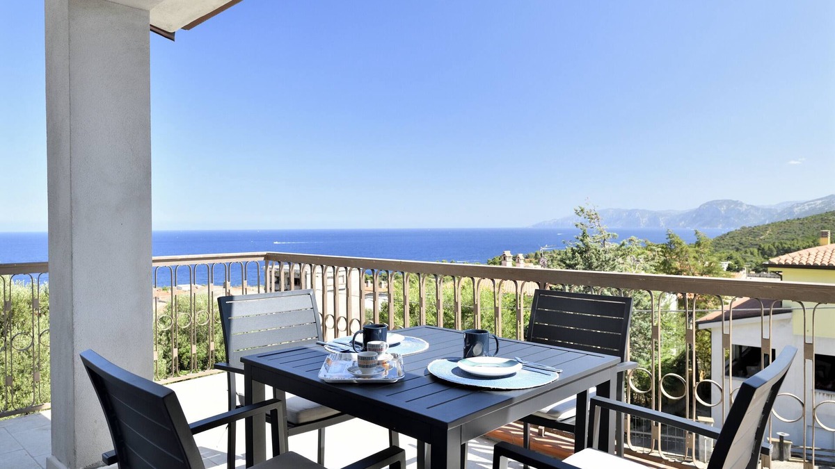 Cala Gonone Apartment | Appartamento Vista Golfo with Sea View, Terrace & Wi-Fi