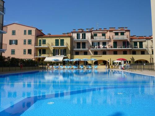 Imperia Apartment | Appartamento Vista mare con Piscina Cala di Sole