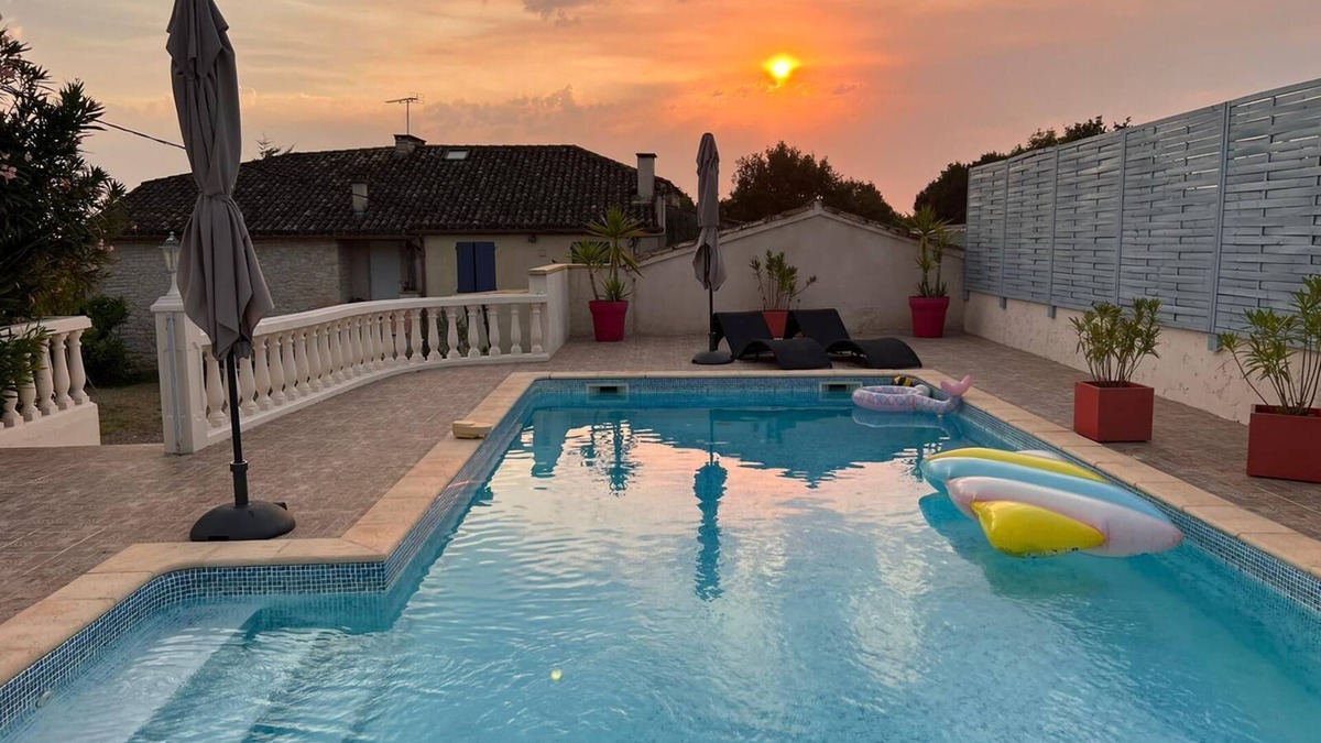Valprionde Apartment | Appartement Dans Maison Pierre Blanche du Quercy Avec Accès Privé à la Piscine