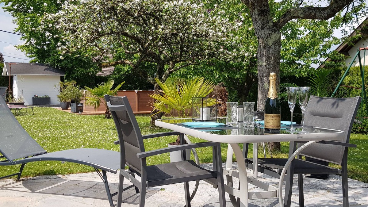 Saint-Dizier Apartment | Appartement Élégant en rez de Jardin Avec Piscine et Terrasse