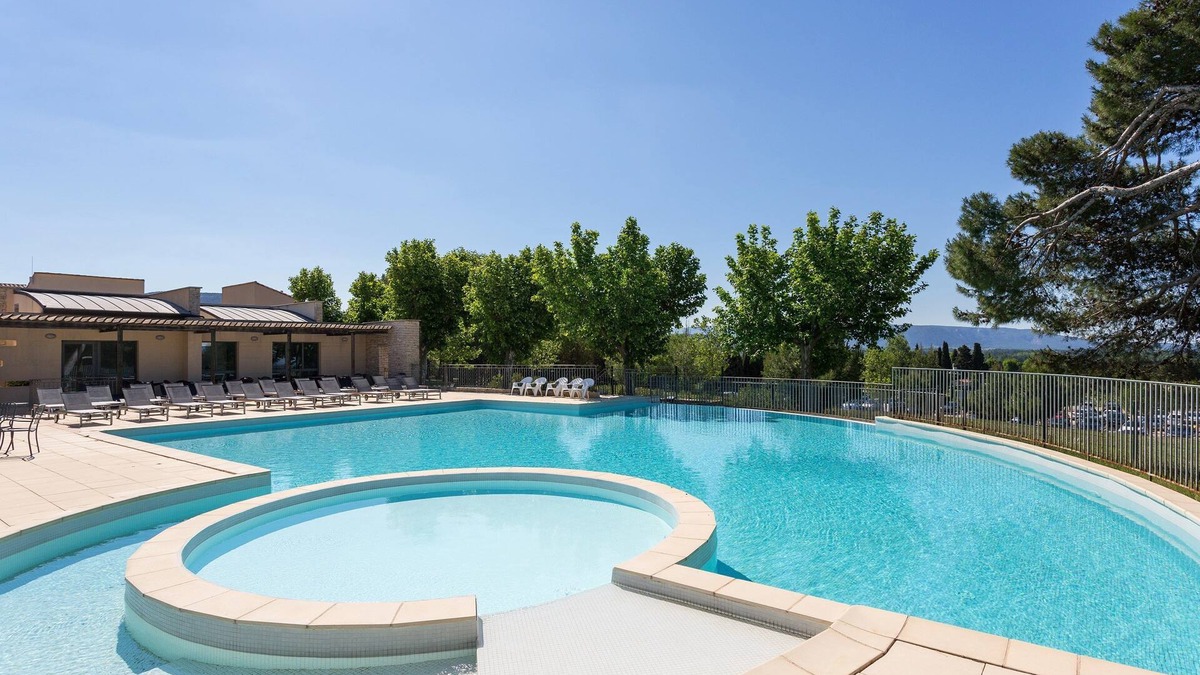 Saumane-de-Vaucluse Condo | Appartement moderne et lumineux 4p, accès piscine!