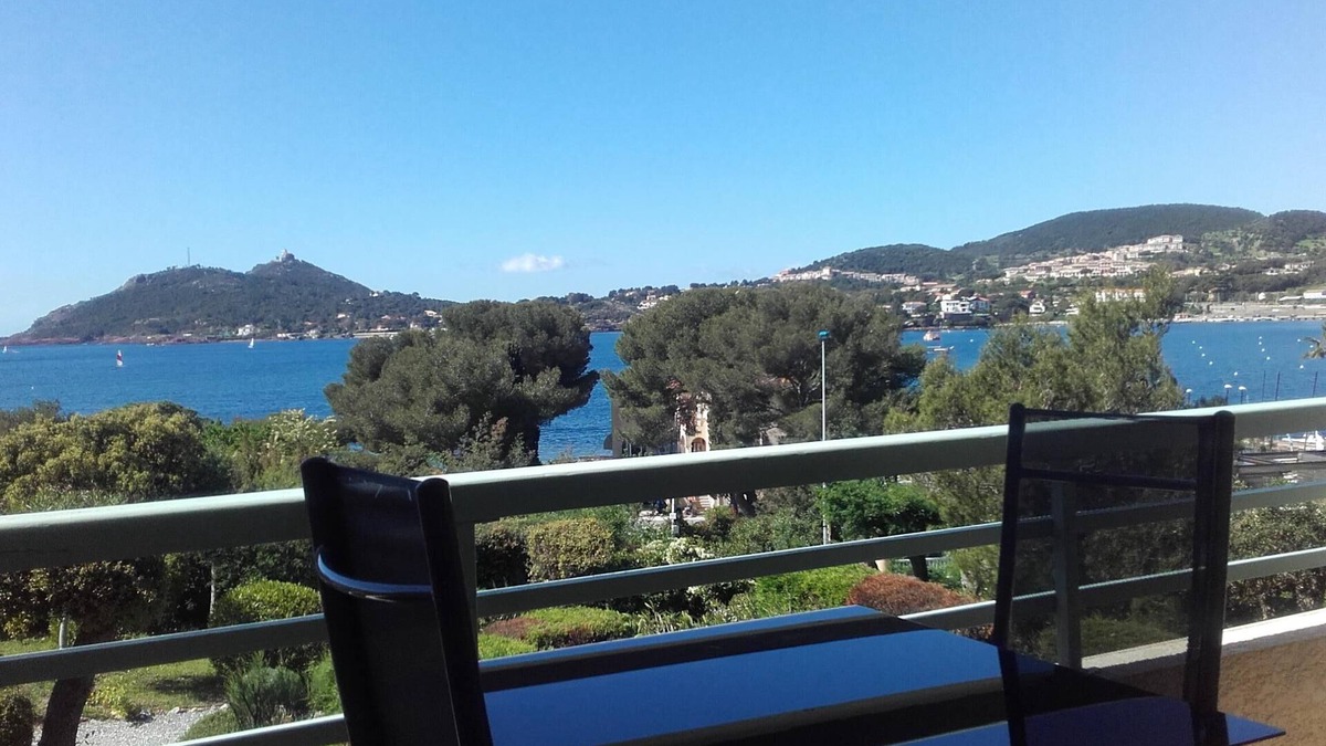 Agay Apartment | APPARTEMENT 2/4 Persons - Very nice sea view - swimming pools - parking lot