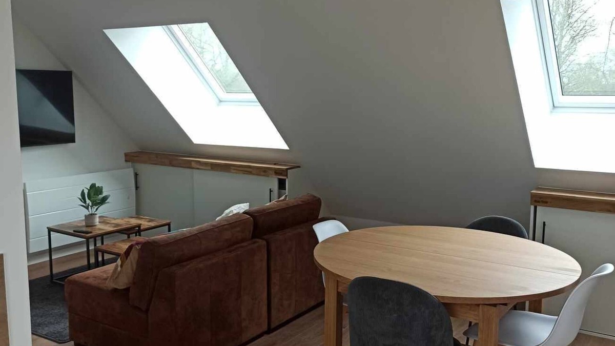 Lesneven Apartment | Appartement 2 Chambres Sous Rampants de 39m2 Environ à Lesneven