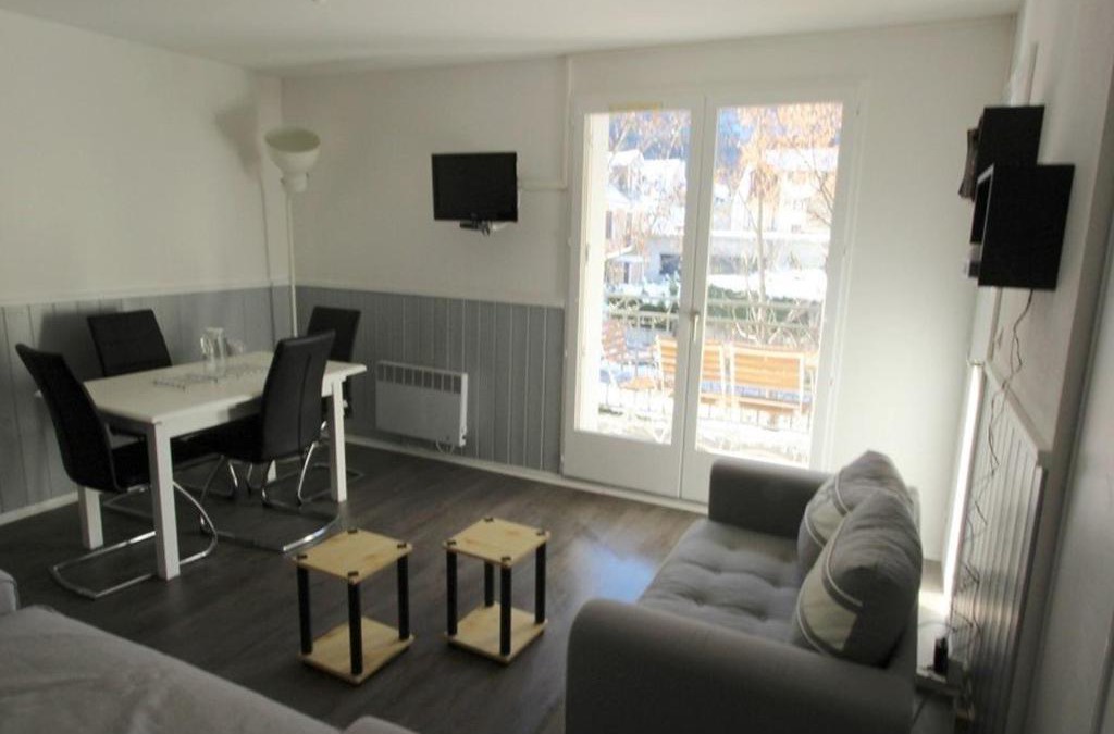 Bagneres-de-Luchon Apartment | Appartement 2 Pièces avec Cabine, Parking, Internet - Bagnères-de-Luchon - FR-1-313-159