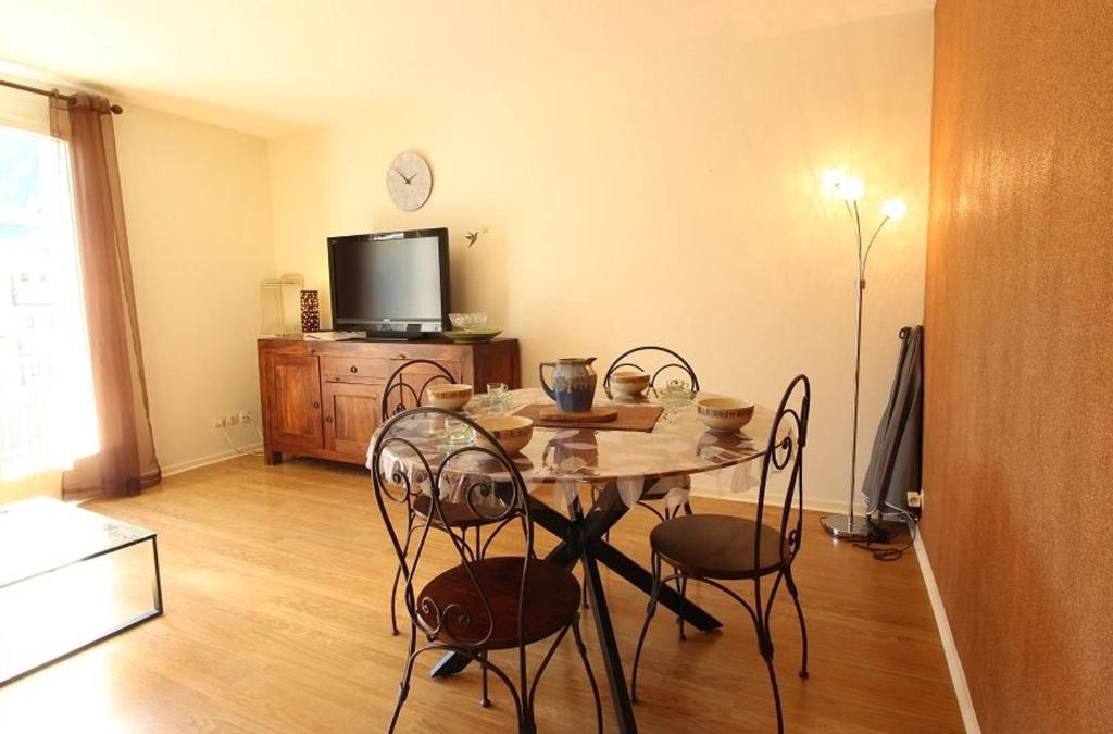 Bagneres-de-Luchon Apartment | Appartement 2 pièces cabine avec balcon, parking, animaux admis, Wi-Fi - FR-1-313-195