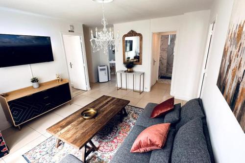 Yves Farge - Le Fleuve Apartment | Appartement 3 chambres + parking à Lyon 7