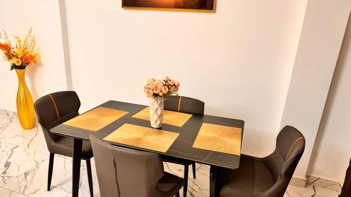 Bingerville Apartment | Appartement 3 pièces 2 chambres 1 salon avec jardin, cuisine impeccable et wifi