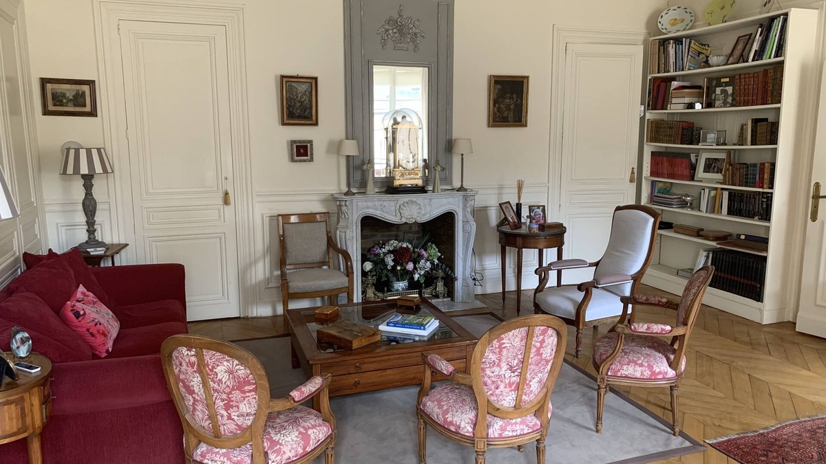 Saint-Louis Apartment | Appartement 3 Pièces , Parking, Près Château et Gares Pour Paris