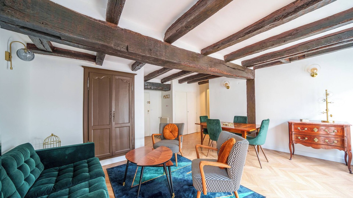 Tours City Centre Apartment | Appartement 4p/2ch place Plumereau avec parking gratuit proche universités