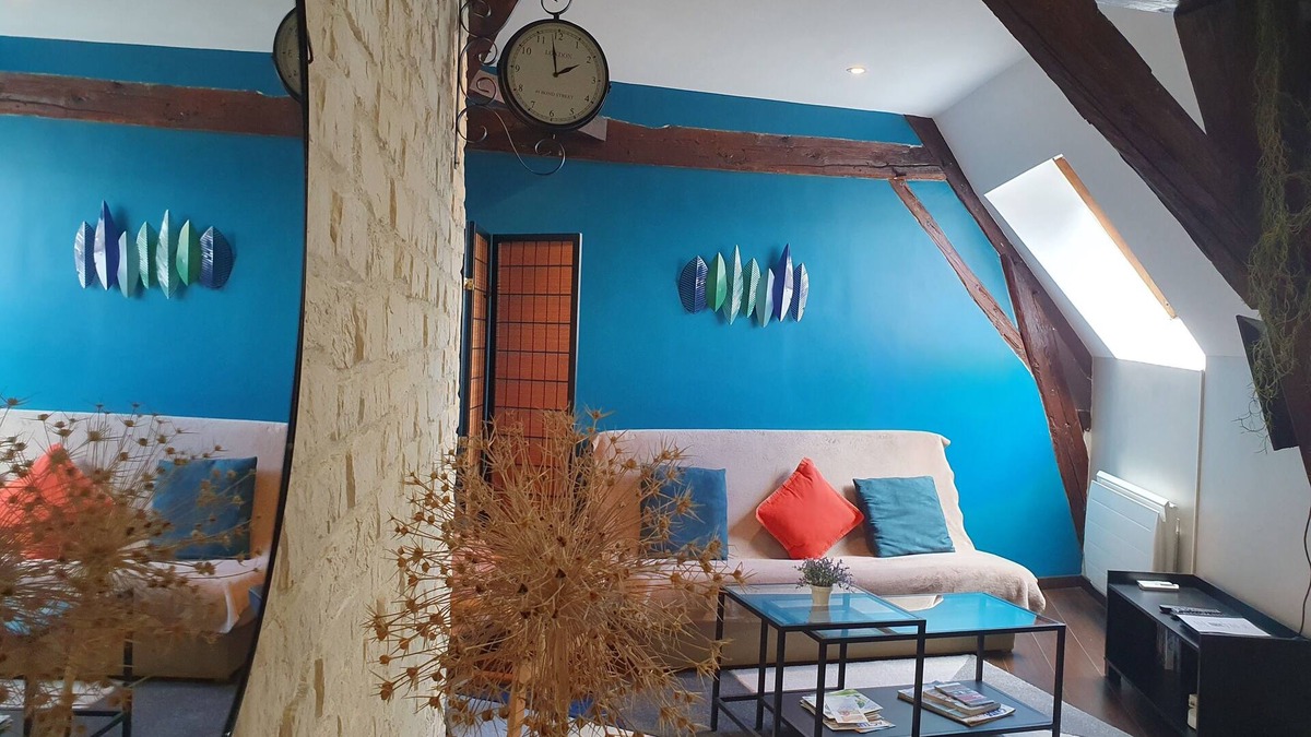 La Tour-du-Pin Apartment | Appartement Atypique Près de la Gare, de Walibi. Animaux de Compagnie Acceptés!