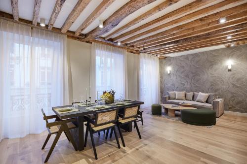 Quartier de la Place-Vendome Apartment | Appartement au coeur de Paris Madeleine by Studio prestige