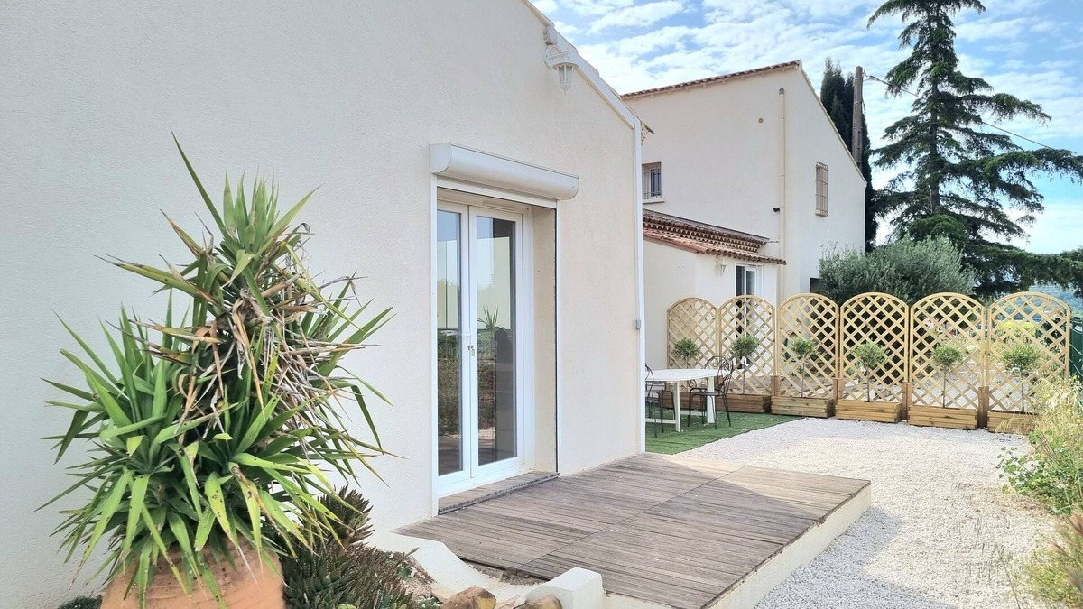 Pierrefeu-du-Var Apartment | Appartement au Milieu des Vignes